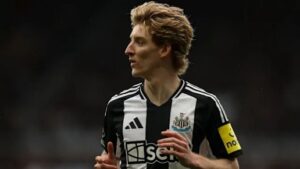 HLV Eddie Howe đặt trọn niềm tin vào Anthony Gordon.